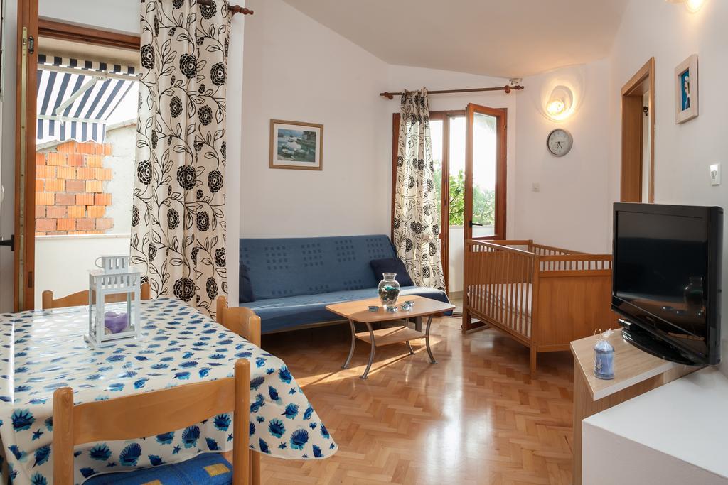 Kornelija 2 Apartman Podgora Szoba fotó