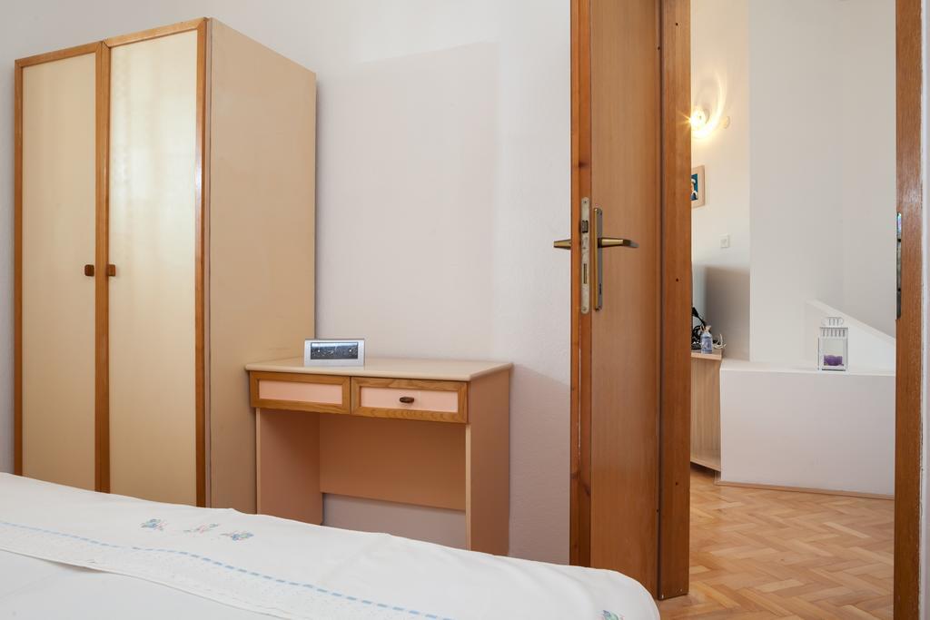 Kornelija 2 Apartman Podgora Szoba fotó