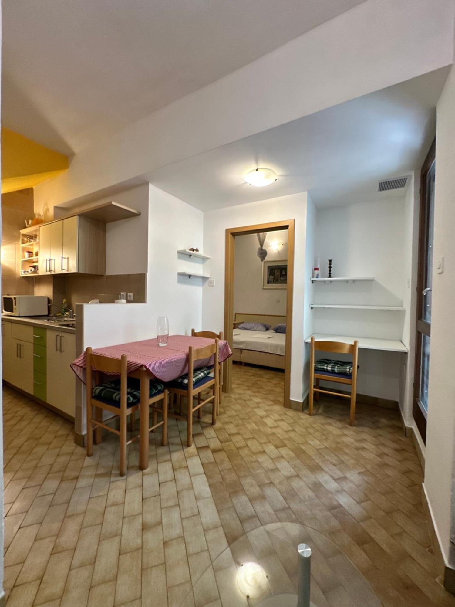 Kornelija 2 Apartman Podgora Kültér fotó